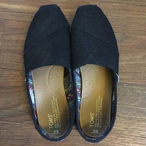 TOMS Black/Black slip on